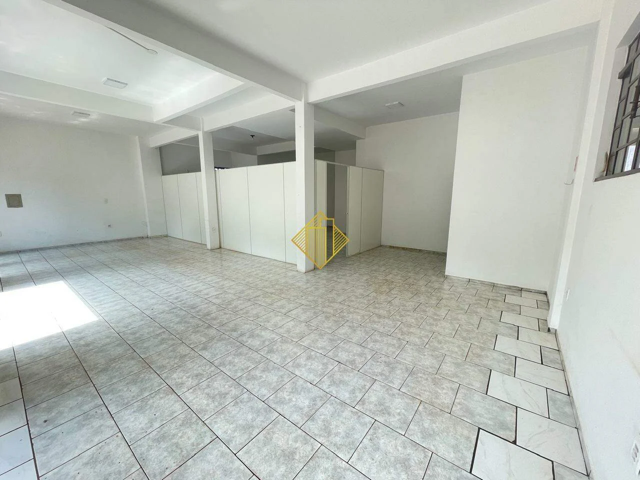 SALA COMERCIAL COM 100m² APROXIMADAMENTE NA VILA BECKER EM TOLEDO - PARANÁ