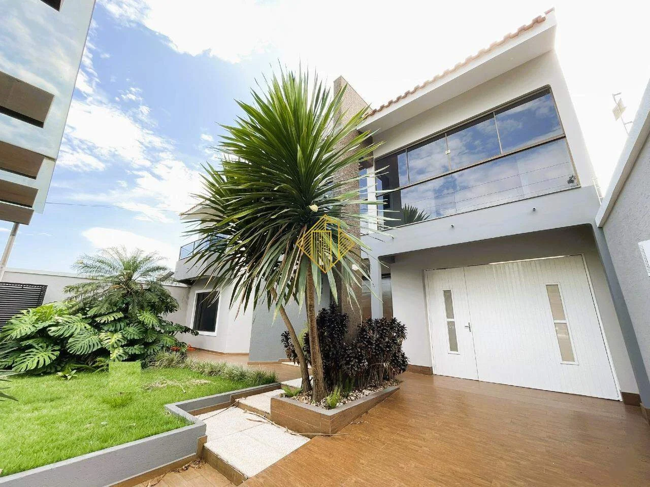 **Sobrado com piscina à venda, 1 suíte e 2 quartos, 2 vagas, Jardim Porto Alegre - Toledo/PR