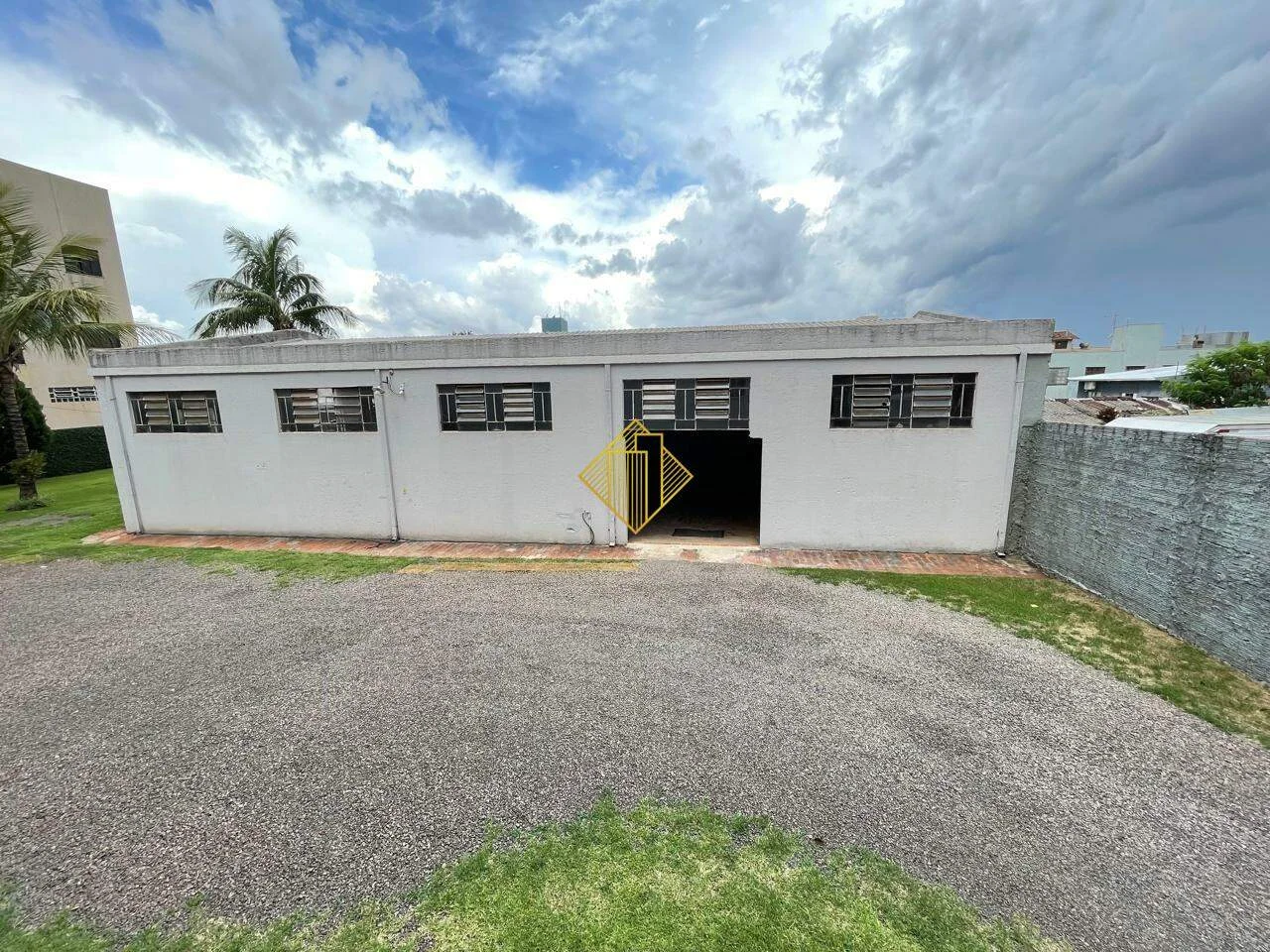 BARRACÃO PARA LOCAÇAO SOMENTE PARA DEPÓSITO COM 240m² NO CENTRO DE TOLEDO - PARANÁ