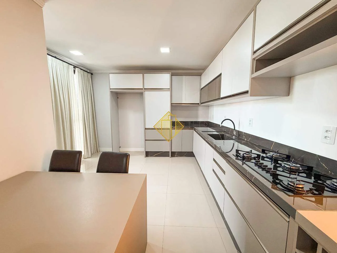 APARTAMENTO MOBILIADO PARA LOCAÇÃO NO JARDIM SANTA MARIA EM TOLEDO-PARANÁ