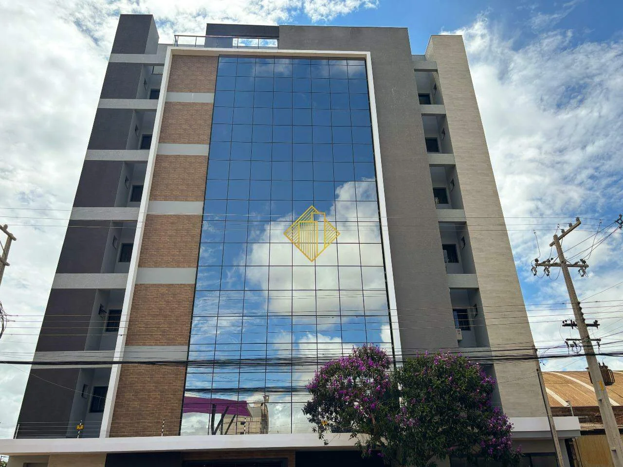 **APARTAMENTO DE ALTO PADRÃO COM 03 SUÍTES NO CENTRO, TOLEDO/PR**