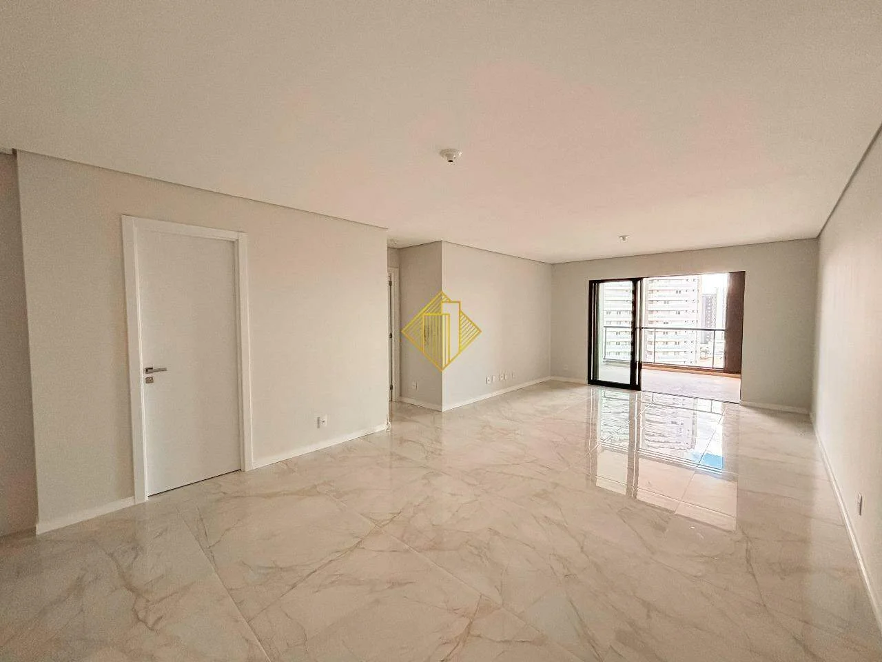 Apartamento à venda, 3 quartos, 3 suítes, 3 vagas, Centro - Cascavel/PR