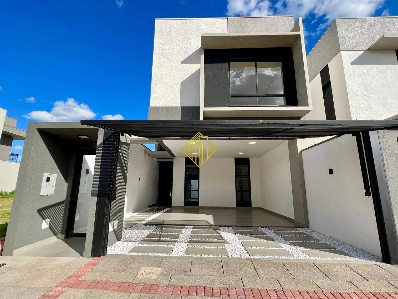 Encantador sobrado novo no tropical