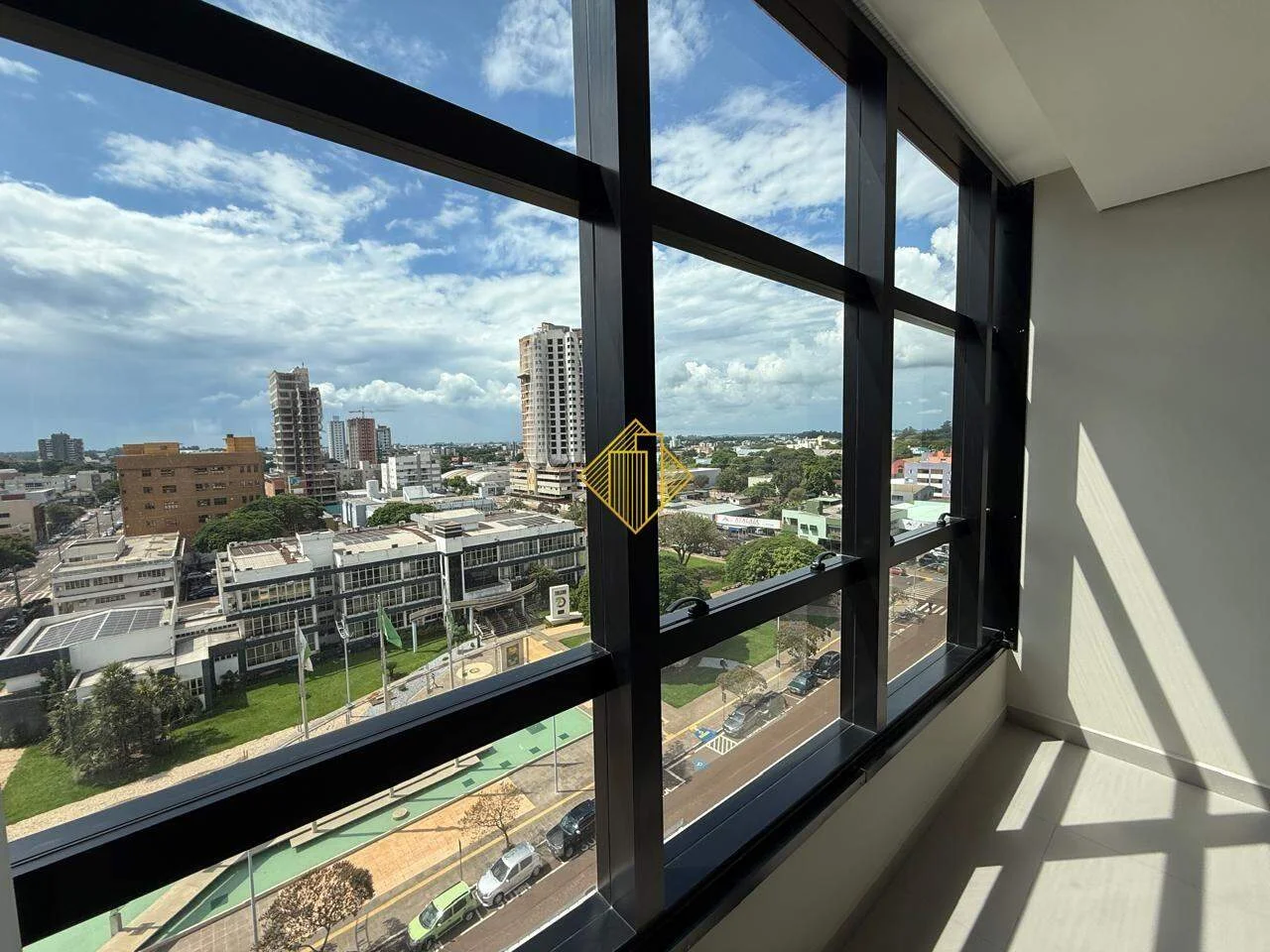 *** OPORTUNIDADE - SALA COMERCIAL NO EDIFÍCIO CORPORATIVO TAIPAS ***