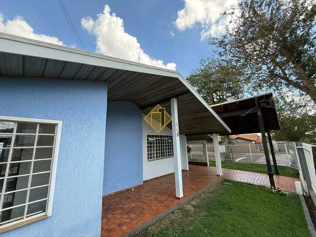 LINDA CASA NA INDUSTRIAL COM 01 SUÍTE + 02 QUARTOS E EDÍCULA EM TOLEDO - PARANÁ