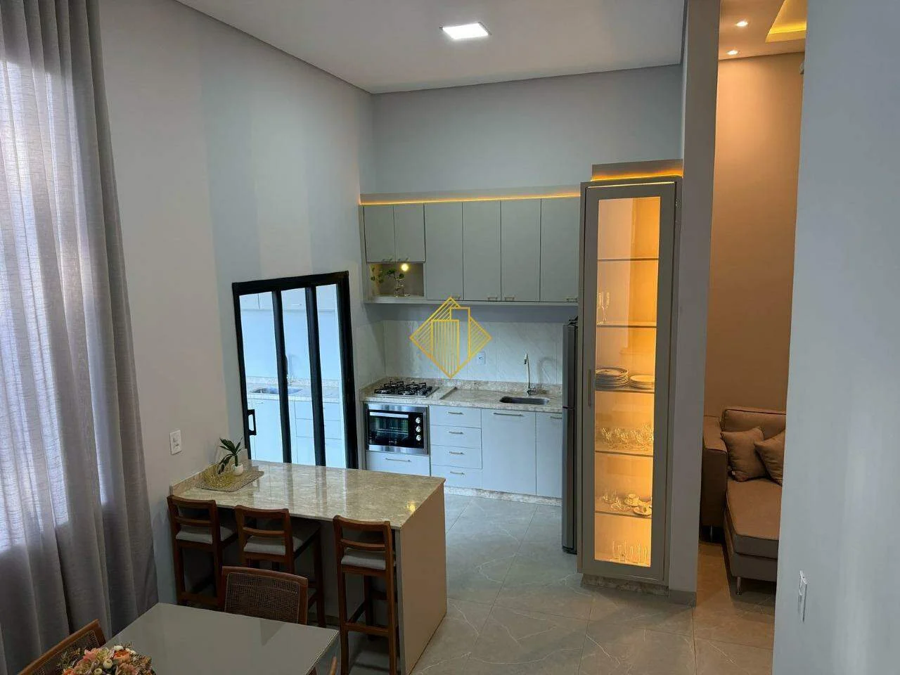 CASA COM MÓVEIS PLANEJADOS - VILA BECKER - TOLEDO / PR