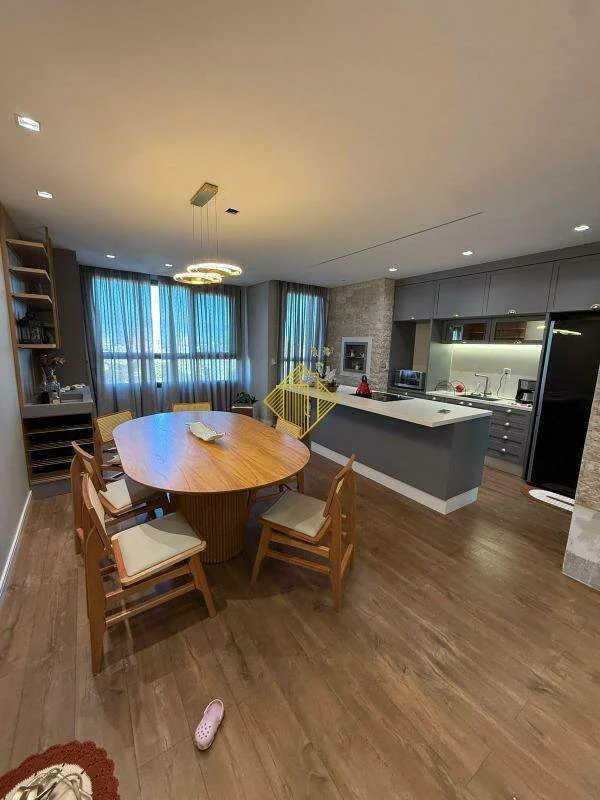 Lindo apartamento mobiliado, com 1 suíte mais 2 quartos.