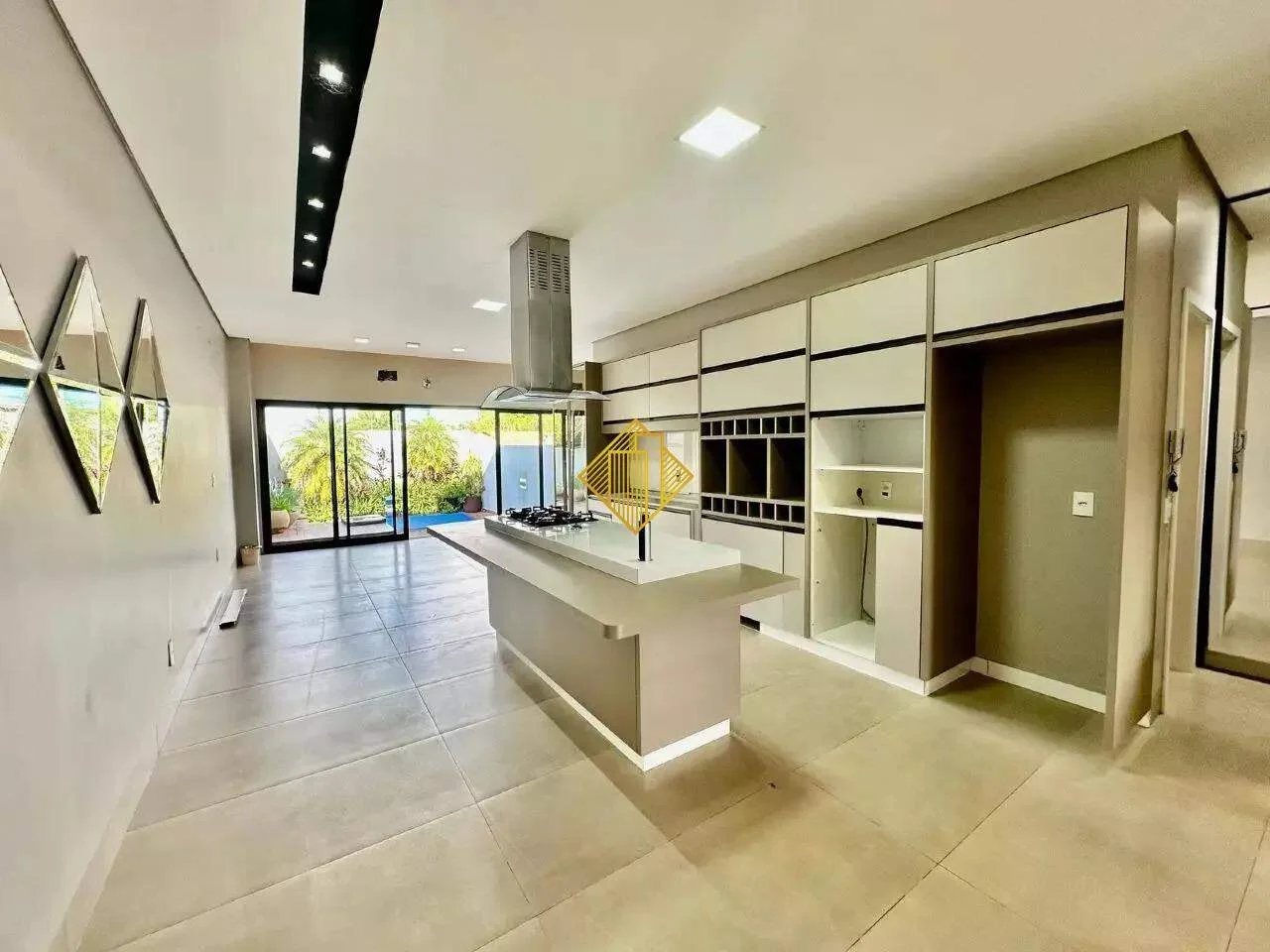 Sofisticação e Modernidade! Sobrado Alto Padrão com Piscina!
