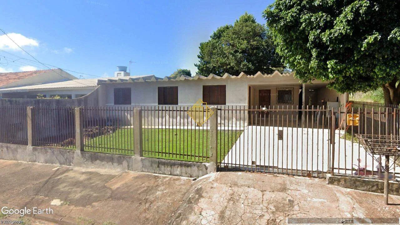 Terreno de Esquina com Duas Casas a 1 Quadra da PRC-467 – Ideal para Investidores!