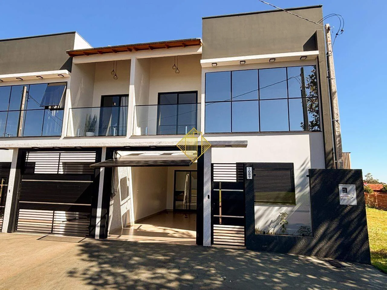 Sobrado à venda, 2 quartos, 1 suíte, 1 vaga, Jardim Coopagro - Toledo/PR