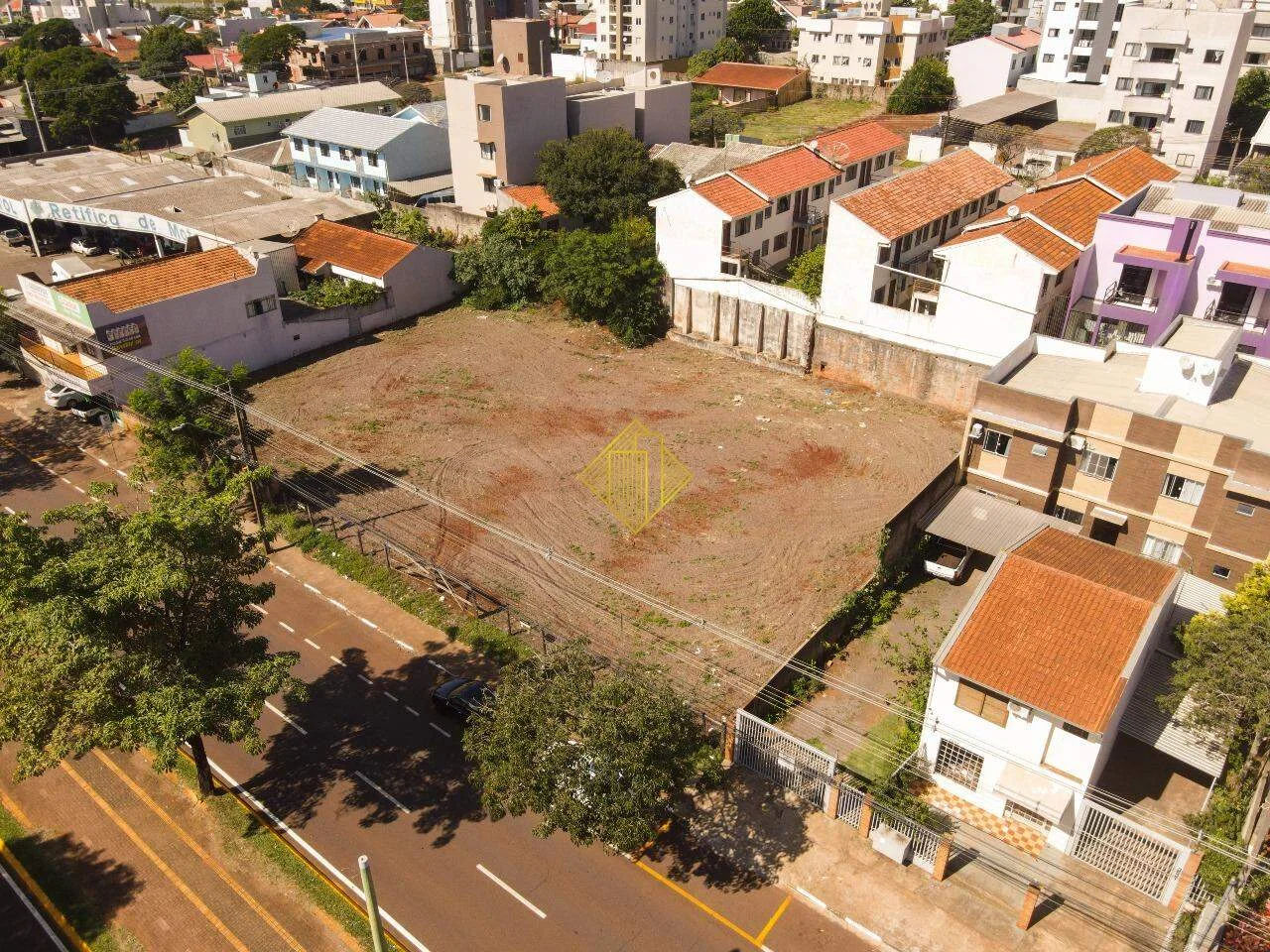TERRENO A VENDA NA AVENIDA PARIGOUT DE SOUZA, EXCELENTE PONTO COMERCIAL, PROXIMO FACULDADES, COMERCIOS VARIADOS