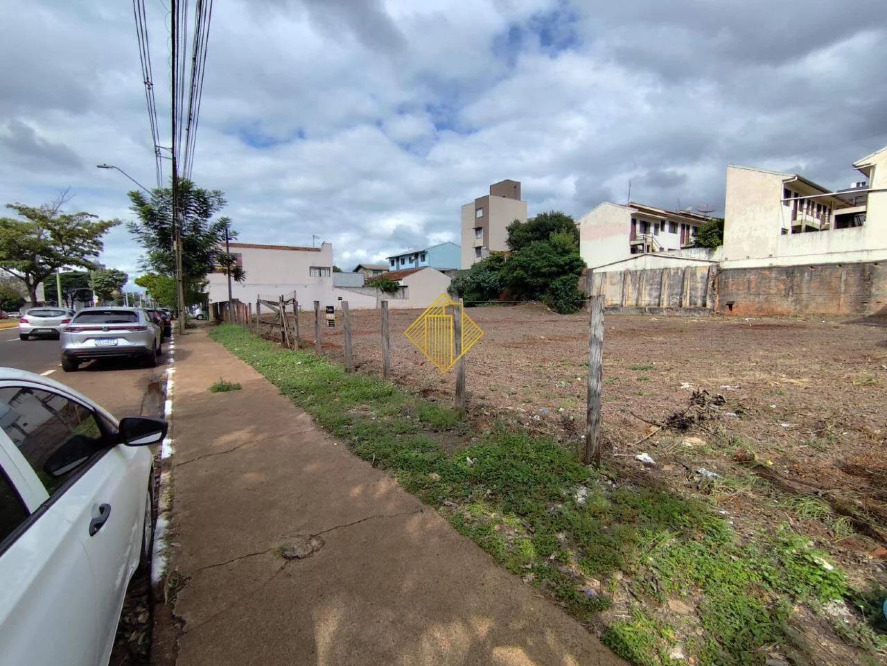 TERRENO A VENDA NA AVENIDA PARIGOUT DE SOUZA, EXCELENTE PONTO COMERCIAL, PROXIMO FACULDADES, COMERCIOS VARIADOS