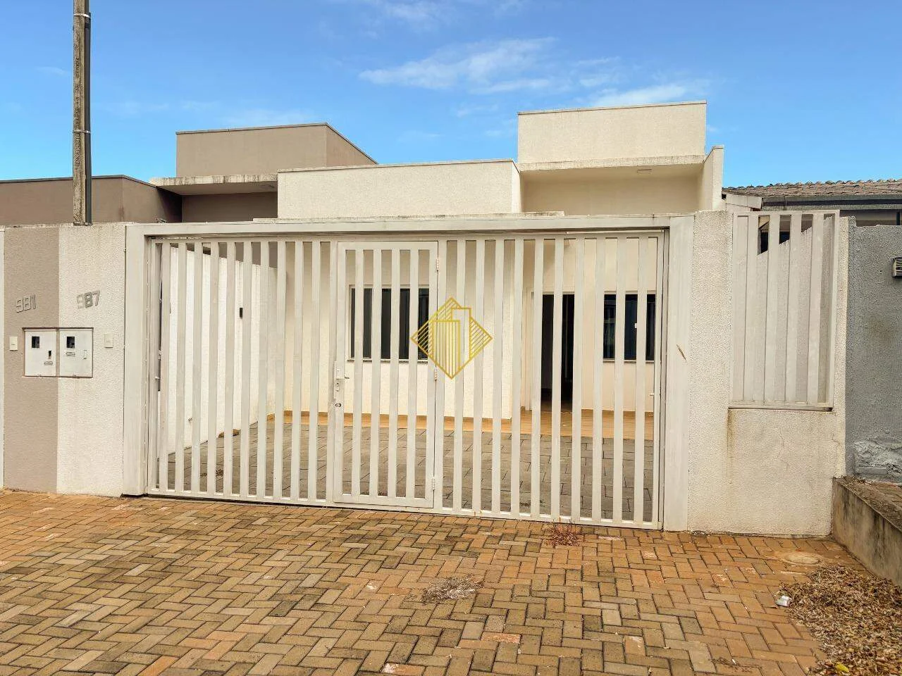 Casa com Suíte + 2 quartos na Região Oeste