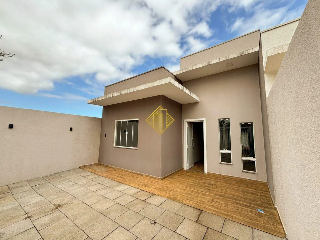 Casa pronta com 3 dormitórios no Bairro Santa Cruz