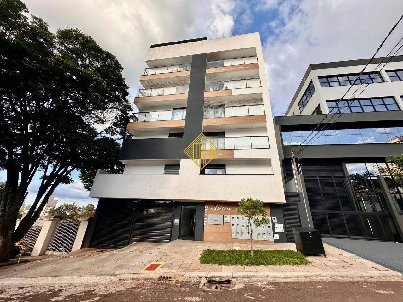 Apartamento para aluguel, 3 quartos, 1 suíte, 2 vagas, Centro - Cascavel/PR