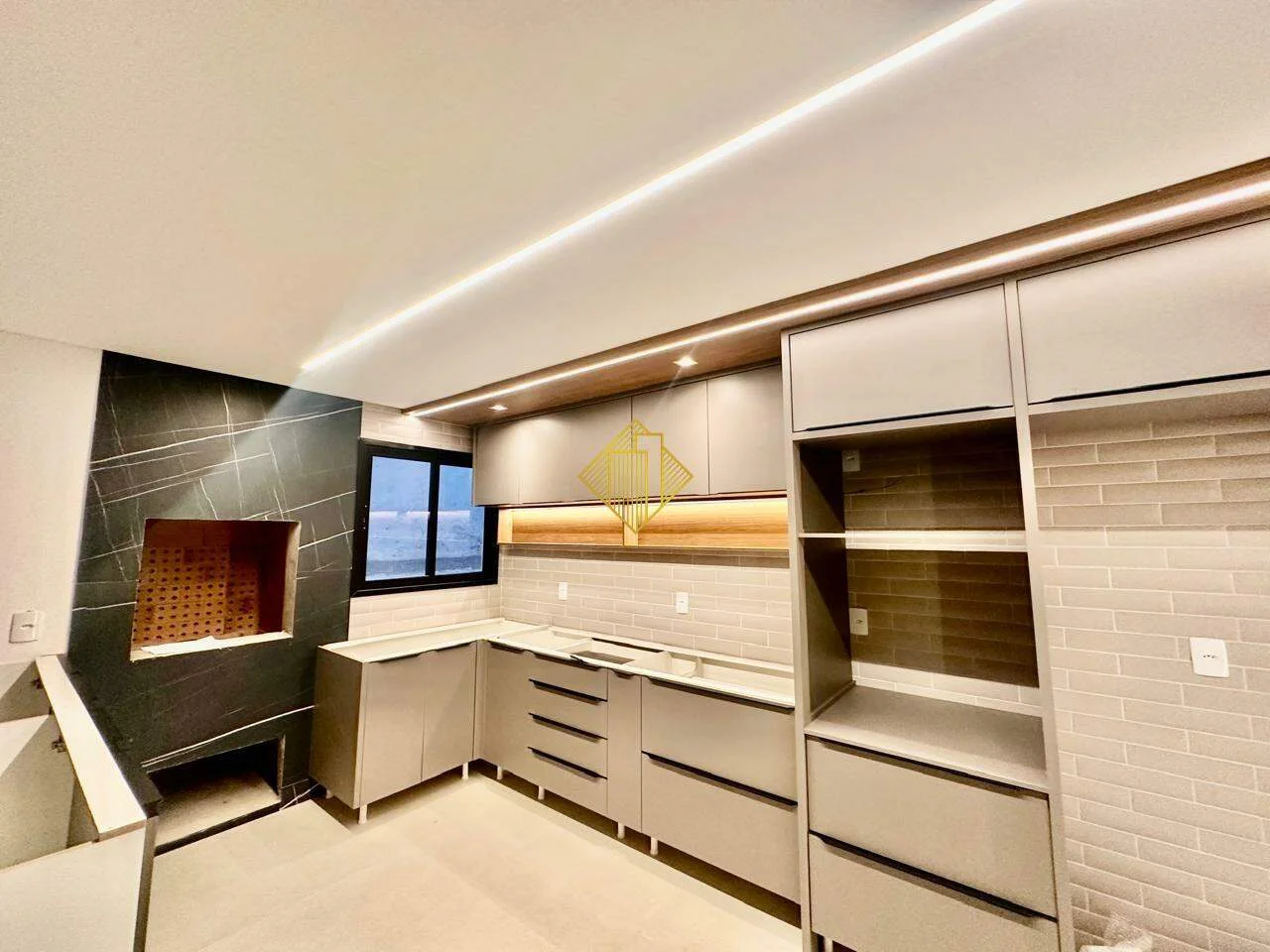 Apartamento para aluguel, 3 quartos, 1 suíte, 2 vagas, Centro - Cascavel/PR