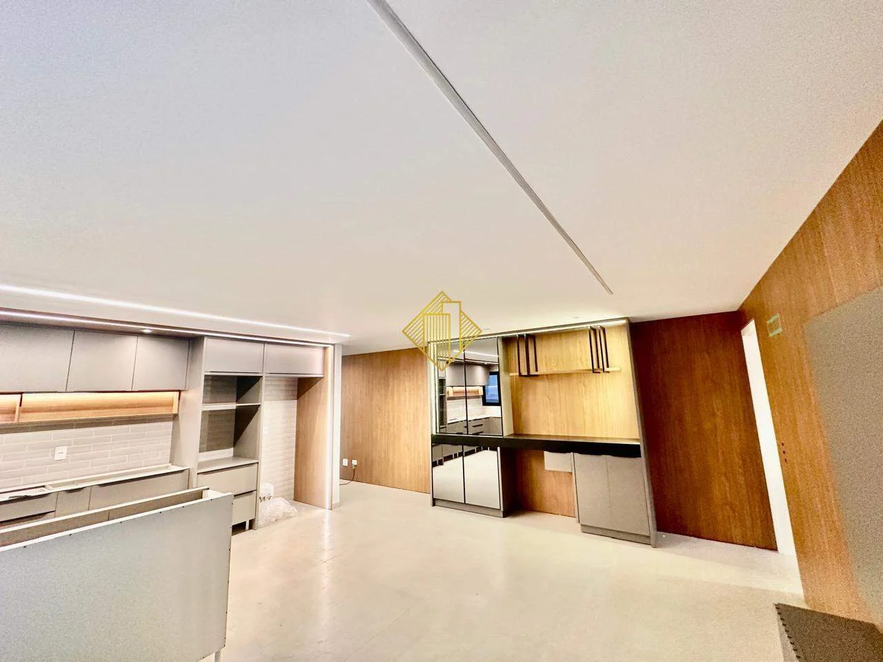 Apartamento para aluguel, 3 quartos, 1 suíte, 2 vagas, Centro - Cascavel/PR