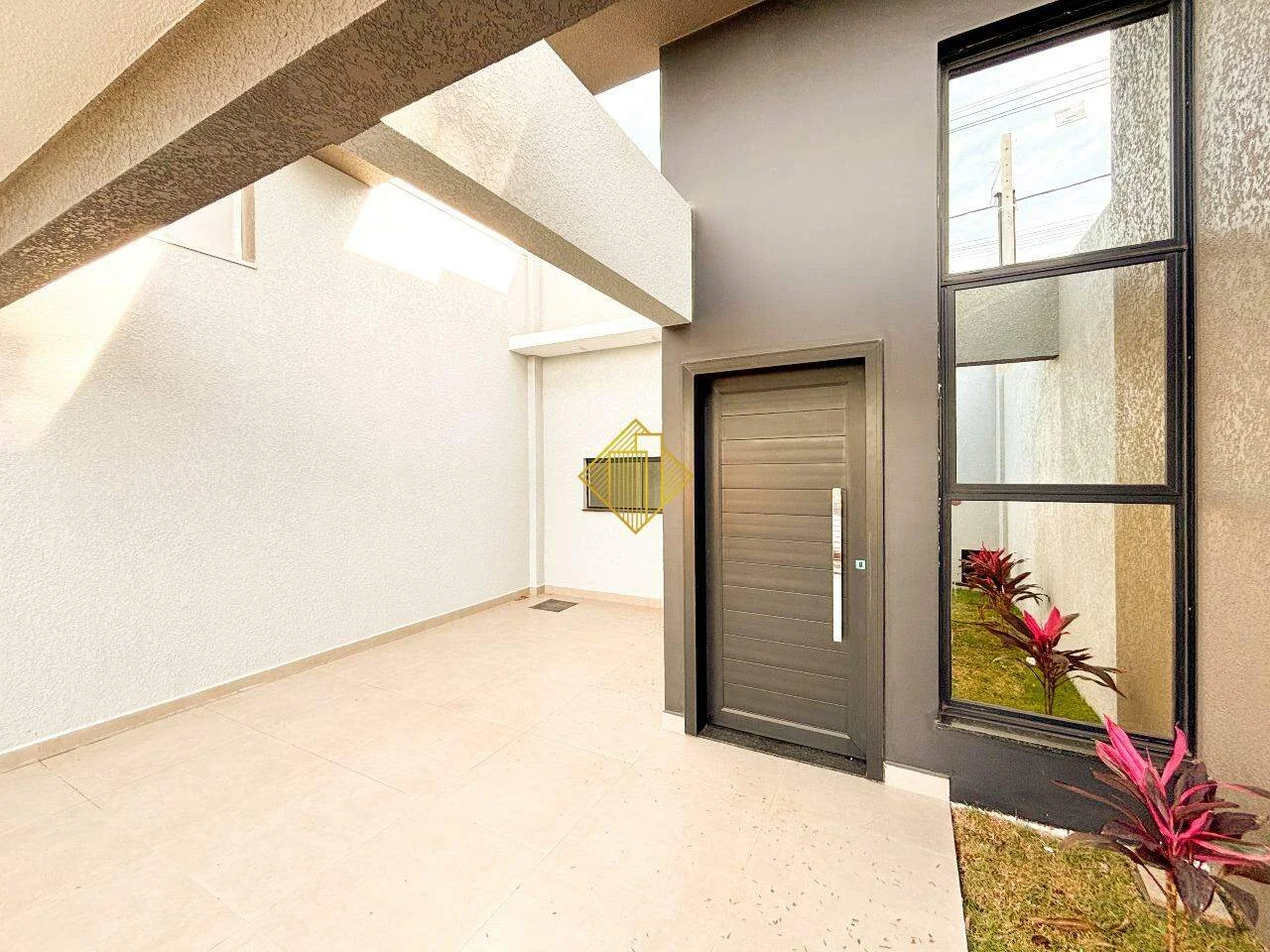 **Casa à Venda | 1 Suíte + 2 Quartos | 2 Vagas | Área Gourmet**