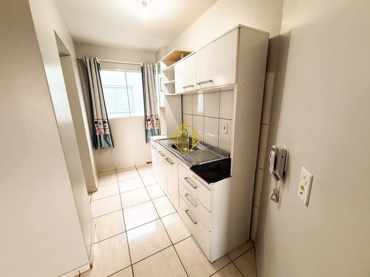 APARTAMENTO SEMI MOBILIADO PARA LOCAÇÃO NO GISELA EM TOLEDO - PARANÁ