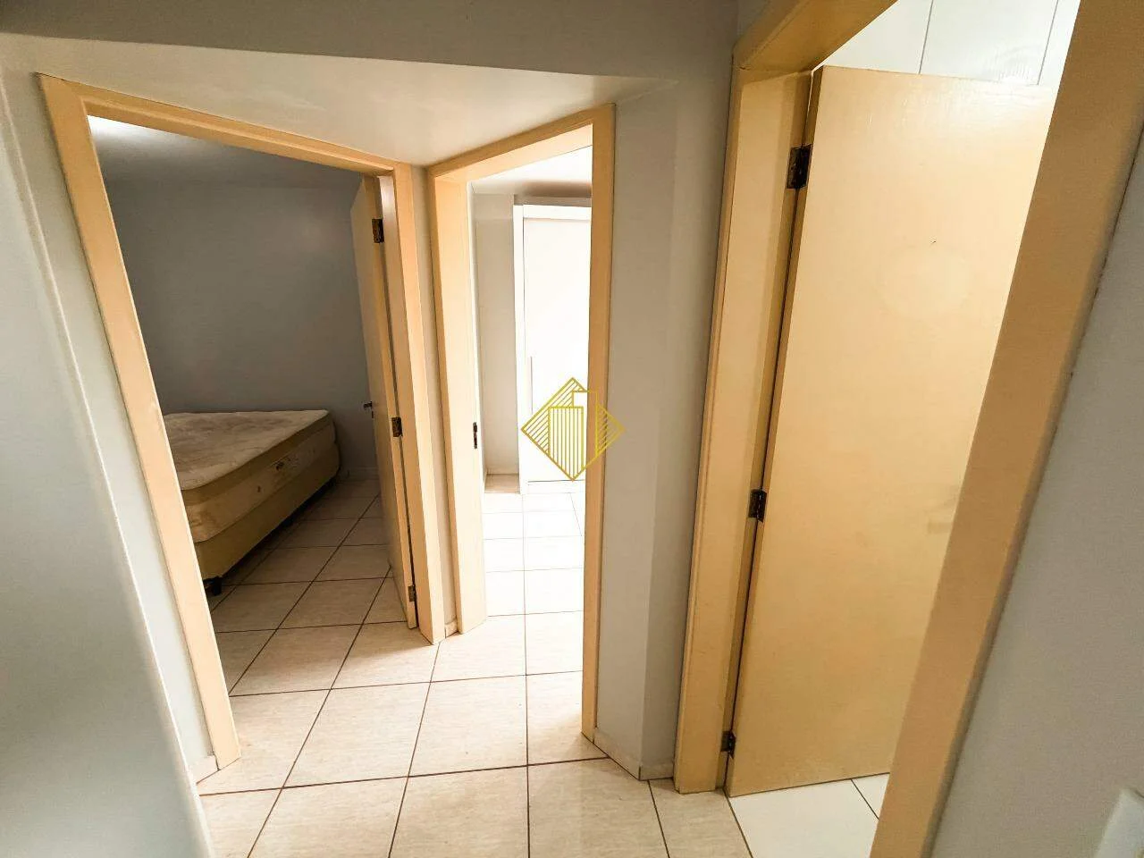 APARTAMENTO SEMI MOBILIADO PARA LOCAÇÃO NO GISELA EM TOLEDO - PARANÁ