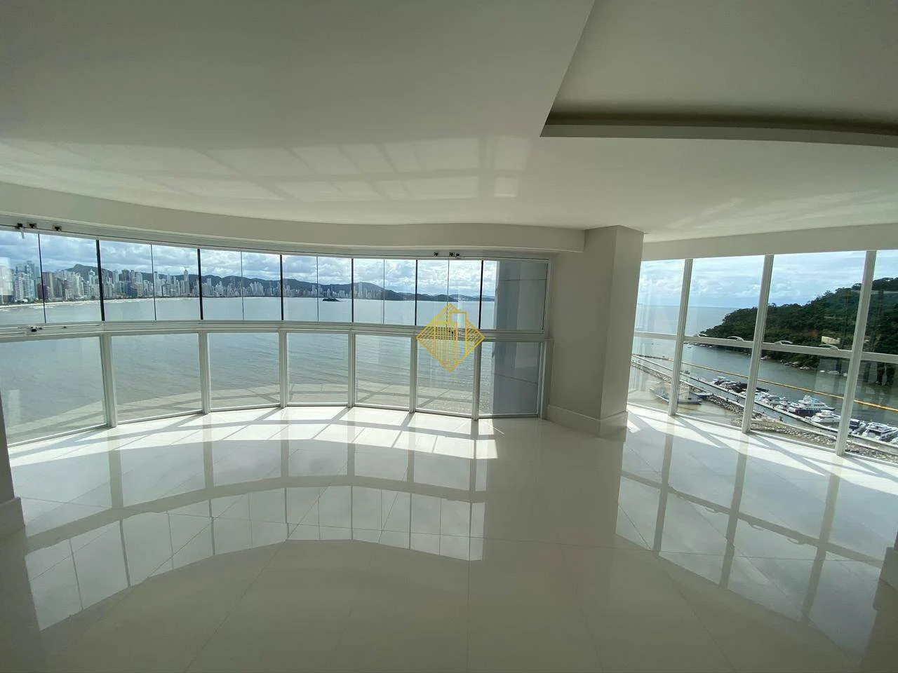 Apartamento à venda, 5 quartos, 4 suítes, 4 vagas, Barra Sul - Balneário Camboriú/SC