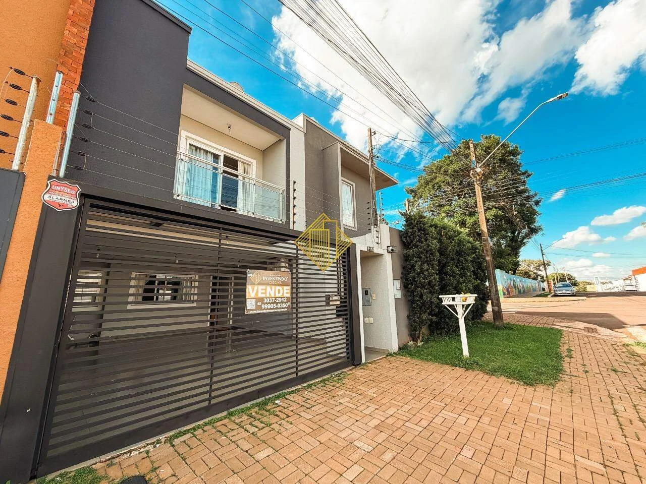 SOBRADO NO BAIRRO NEVA COM SUÍTE + 2 QUARTOS GRANDES E ÁREA GOURMET