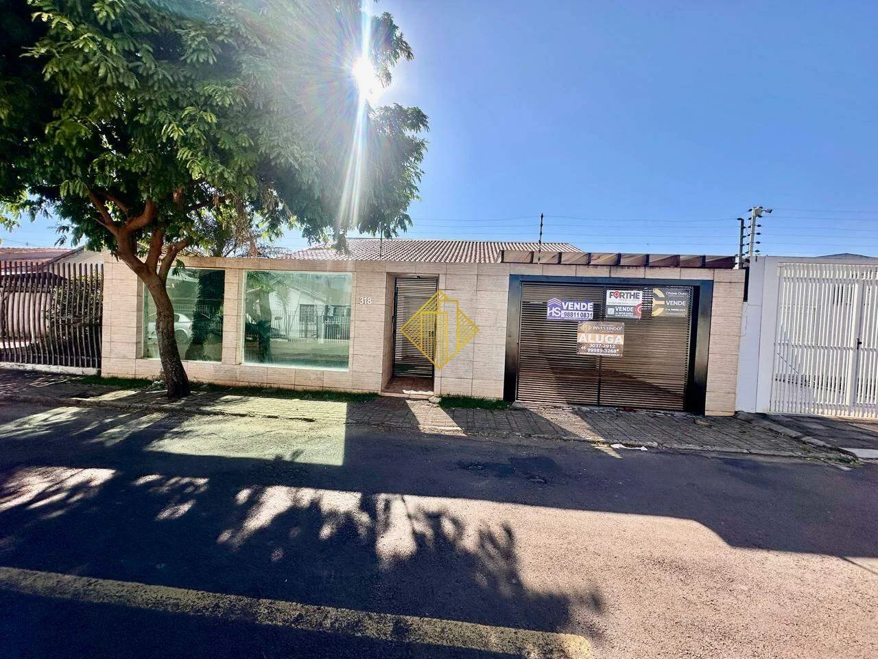 Casa acmpla com sobra de terreno!