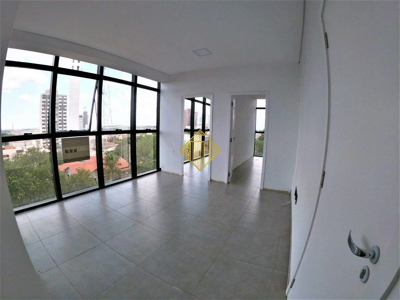 **SALA COMERCIAL EM EDIFÍCIO CORPORATIVO**
