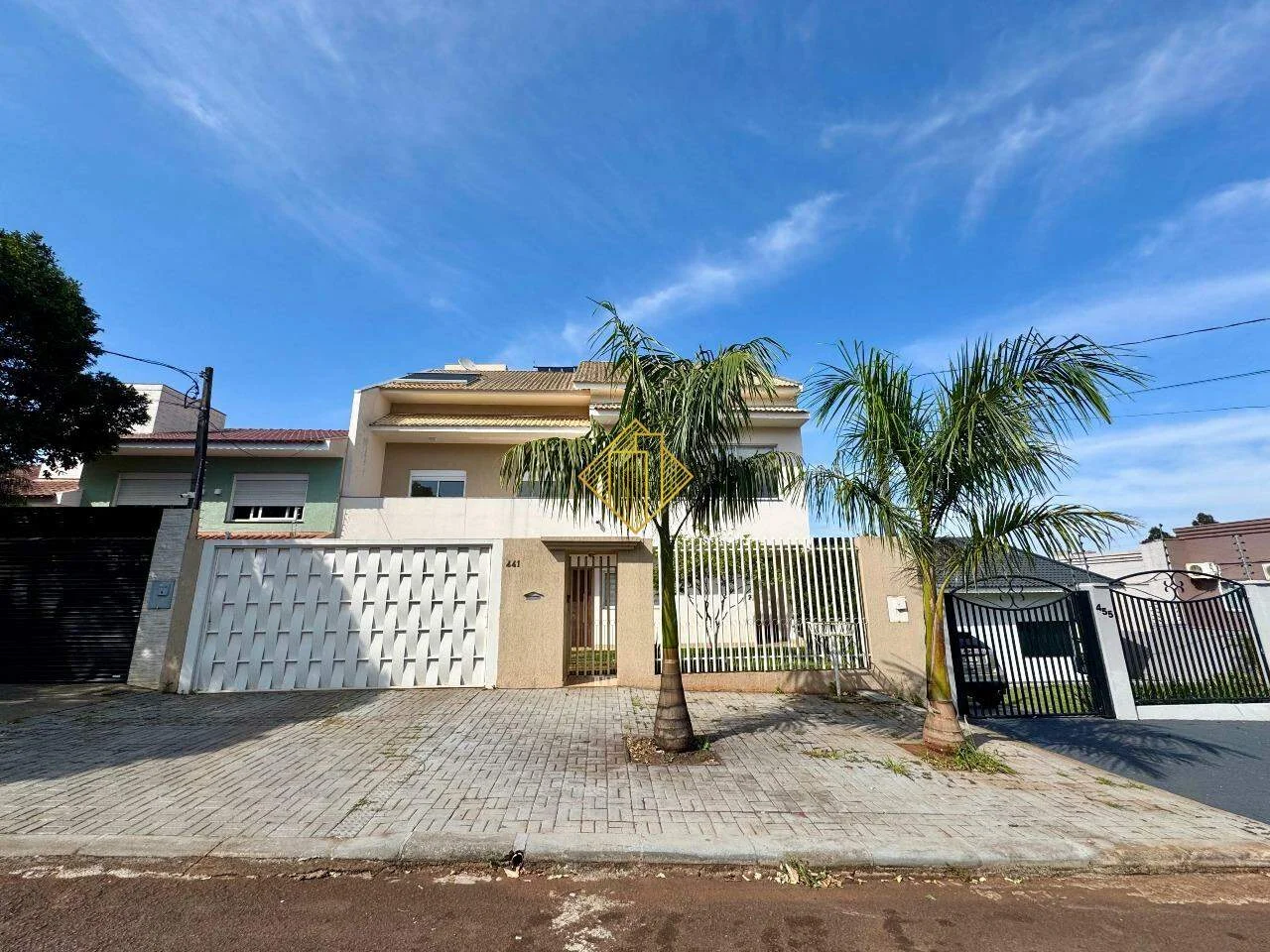 Sobrado à venda, 5 quartos, 1 suíte, 2 vagas, Canadá - Cascavel/PR