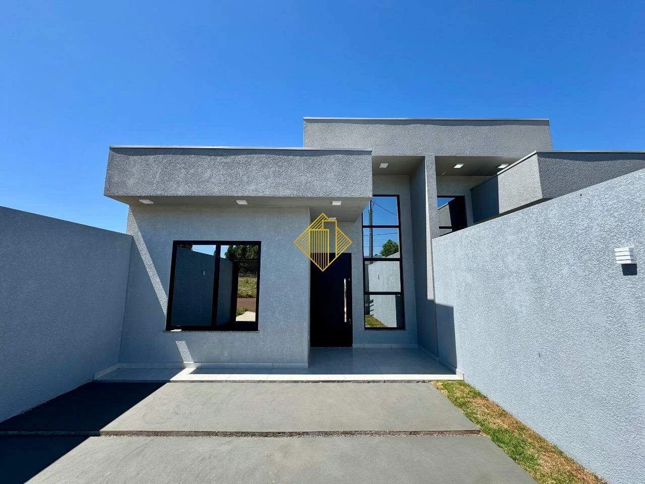 Casa Térrea com Suíte e Jardim Interno