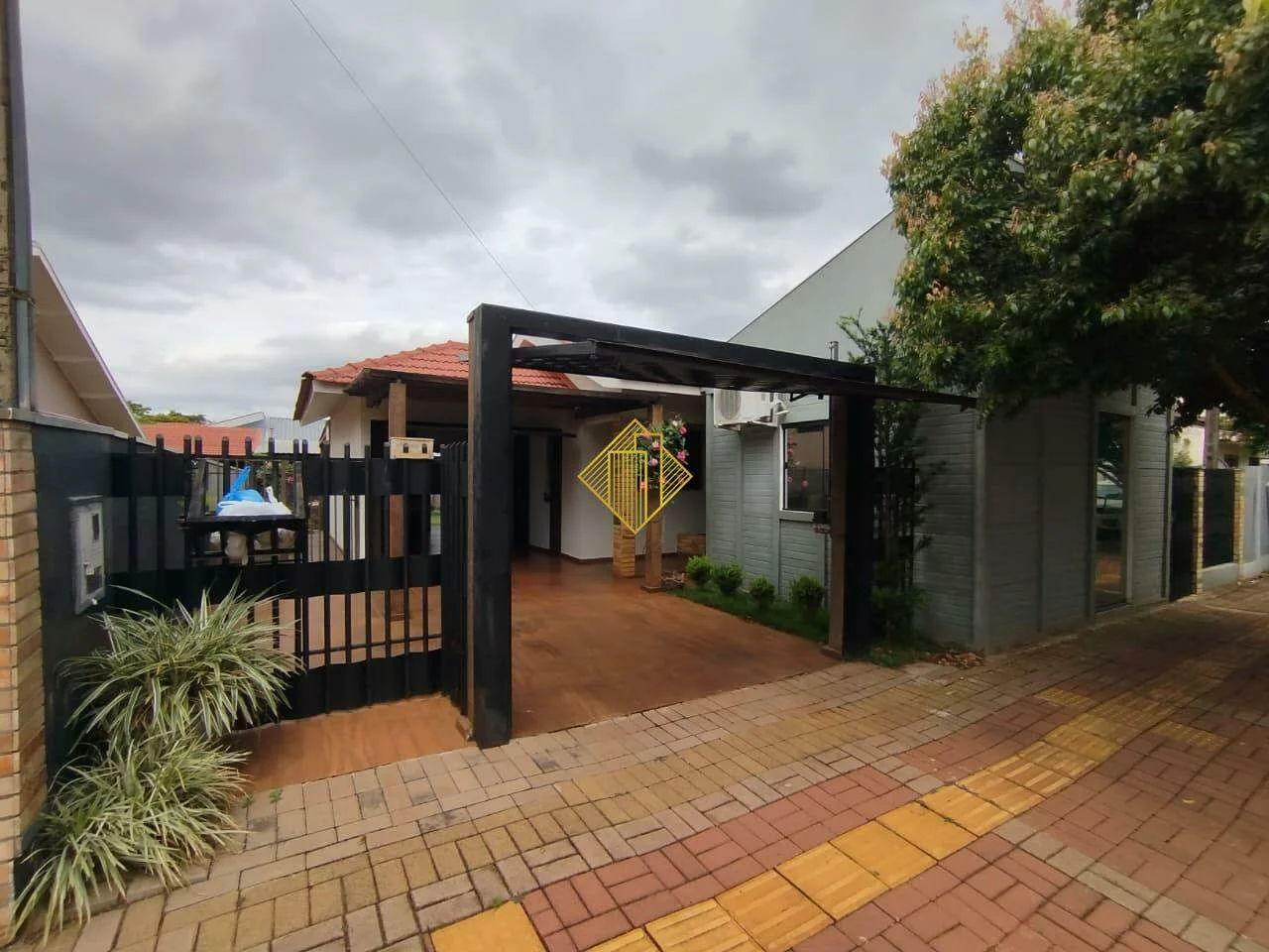 CASA TODA MOBILIADA COM EXCELENTE LOCALIZAÇÃO PARA VENDA NO JARDIM GISELA EM TOLEDO - PARANÁ