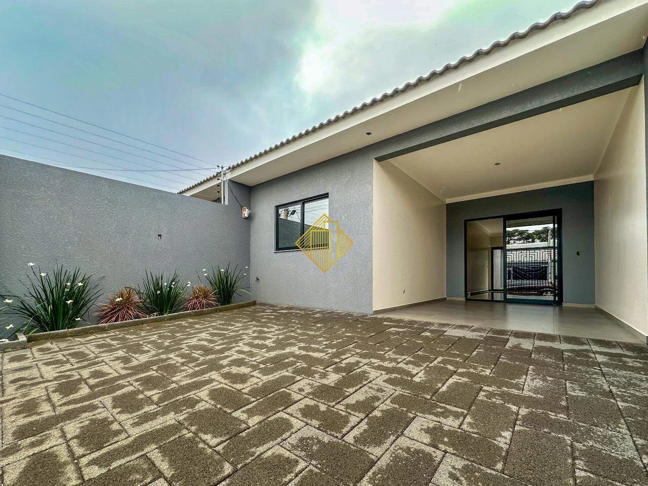 Seu novo lar completo: casa com edícula, conforto e estilo em cada detalhe!