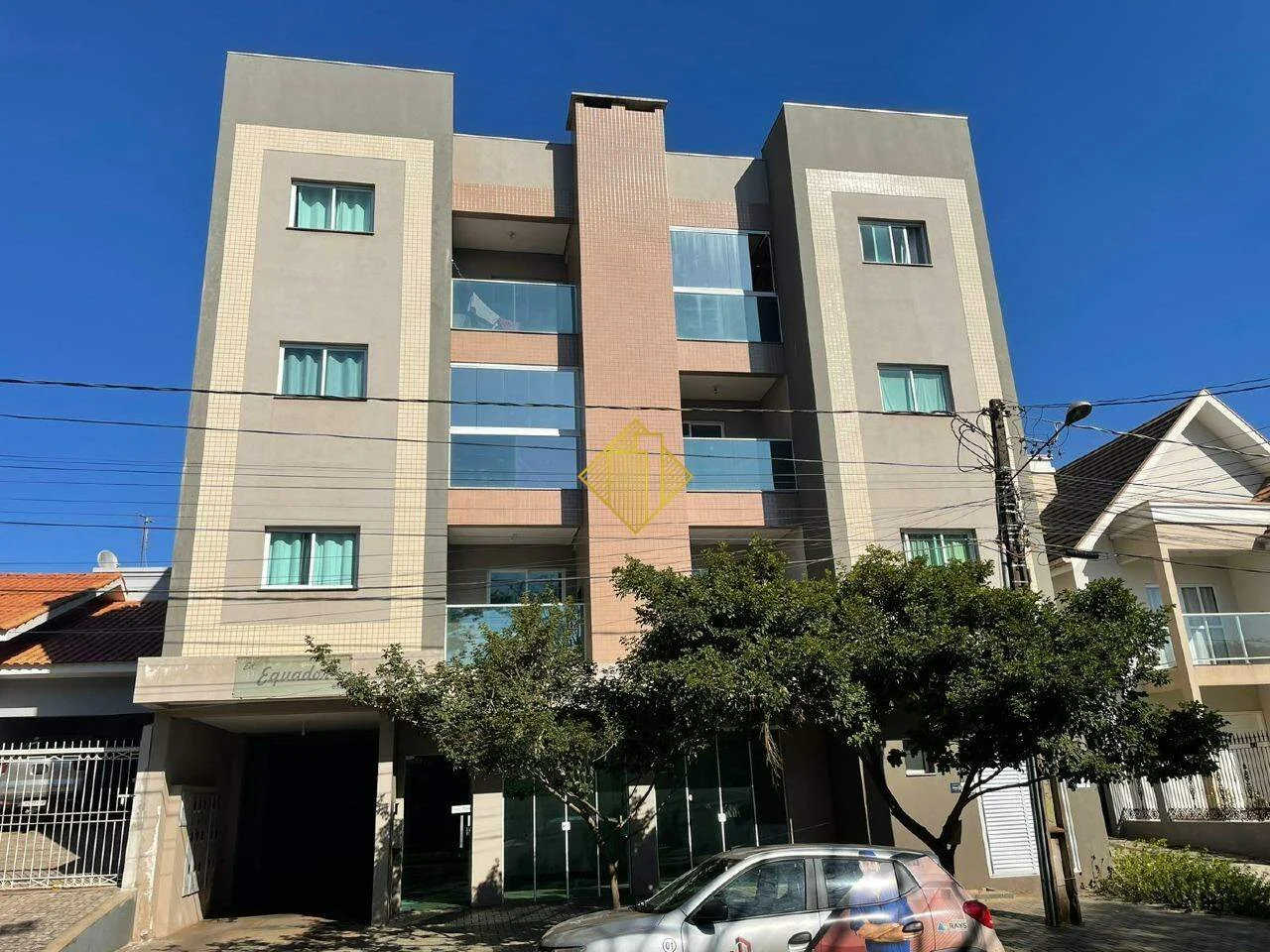 Apartamento à venda, 1 suíte e 1 demi-suíte, 1 vaga, Jardim Gisela - Toledo/PR
