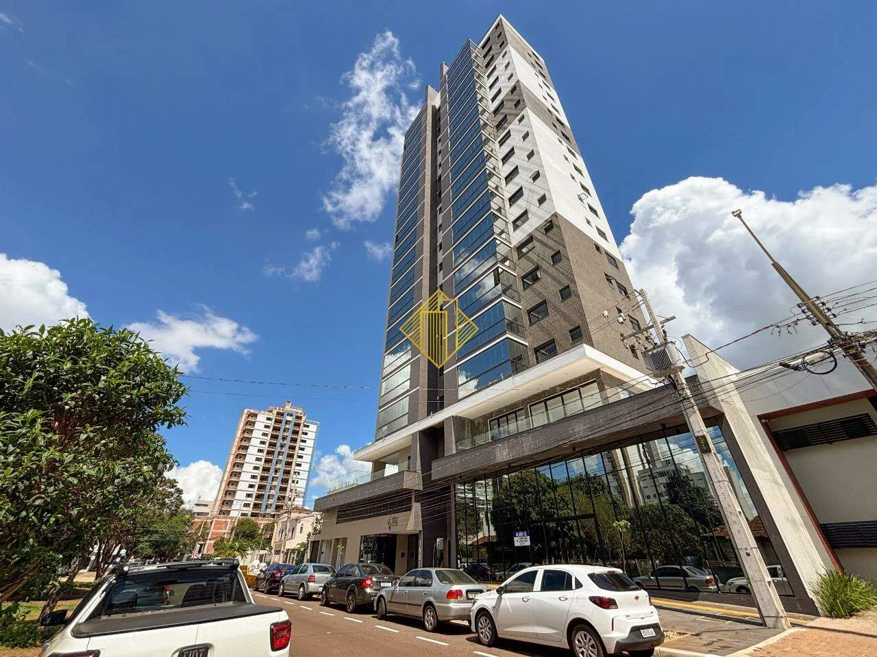 APARTAMENTO COM 1 SUÍTE E 2 QUARTOS NO CENTRO e PRÓXIMO AO LAGO, TOLEDO-PR