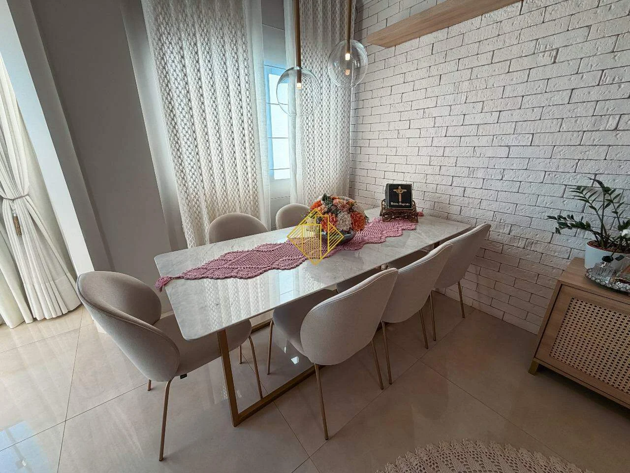 Apartamento no centro de Cascavel, com 1 suíte + 2 quartos.