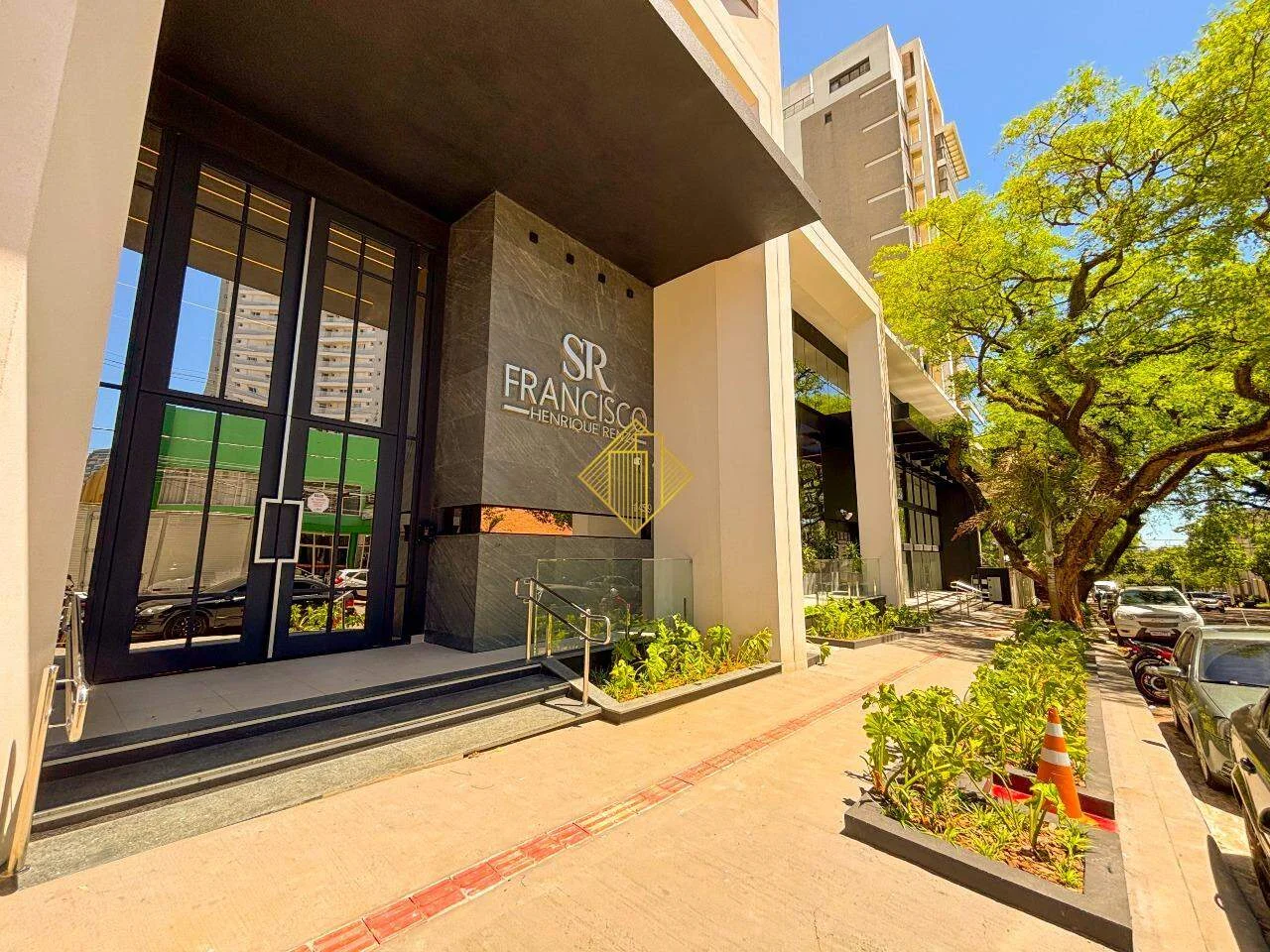 Apartamento à venda no Centro de Cascavel (150m² interno/285m² externo) com financiamento