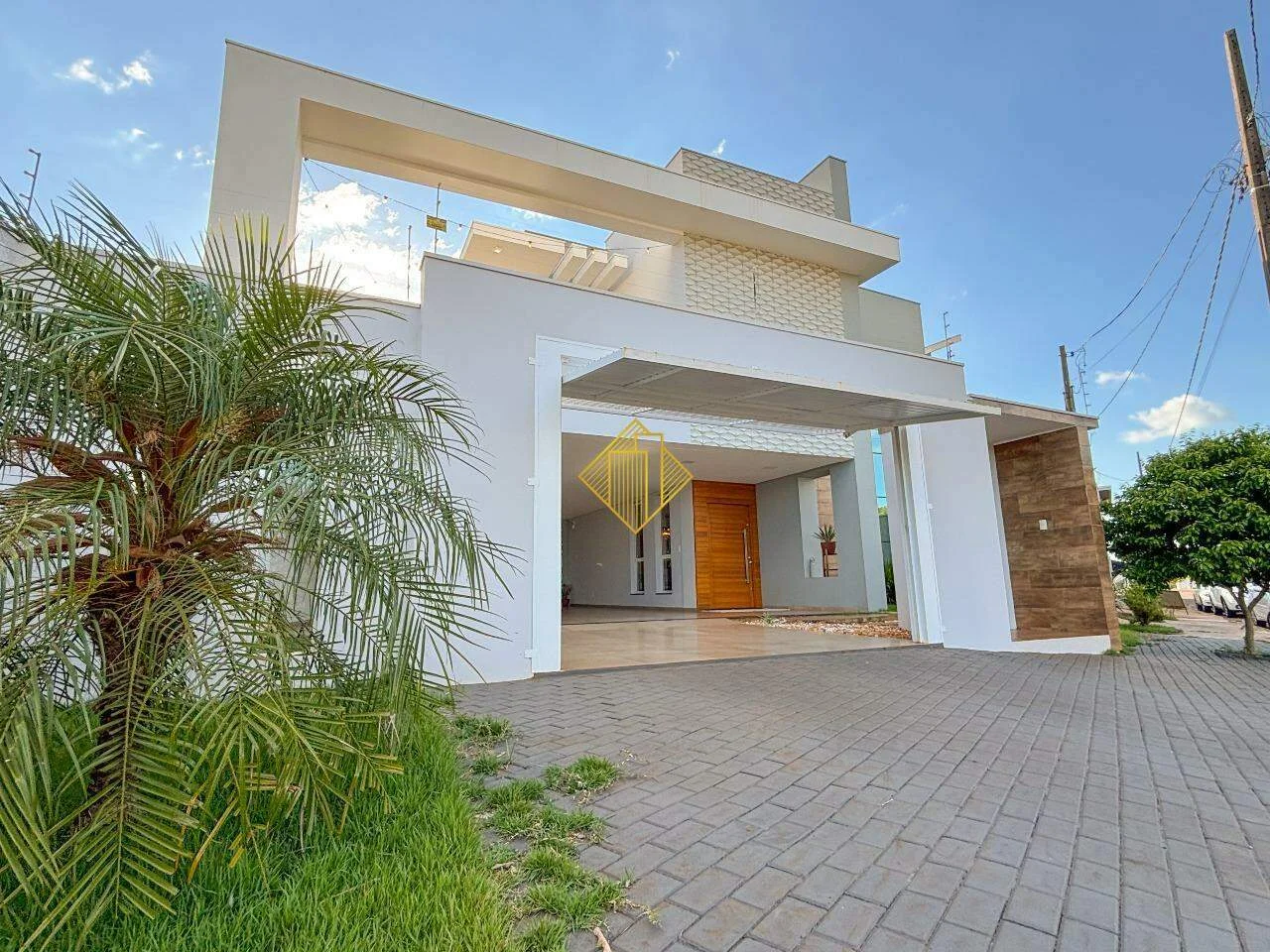 **SOBRADO ALTO PADRÃO COM 01 SUÍTE E 02 QUARTOS – VILA INDUSTRIAL**