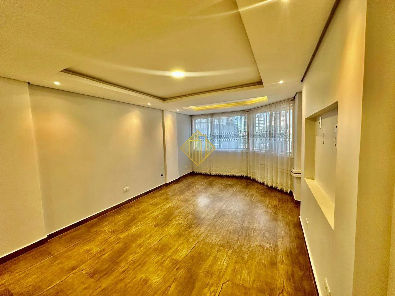 Apartamento para aluguel, 3 quartos, 1 suíte, 1 vaga, Centro - Cascavel/PR