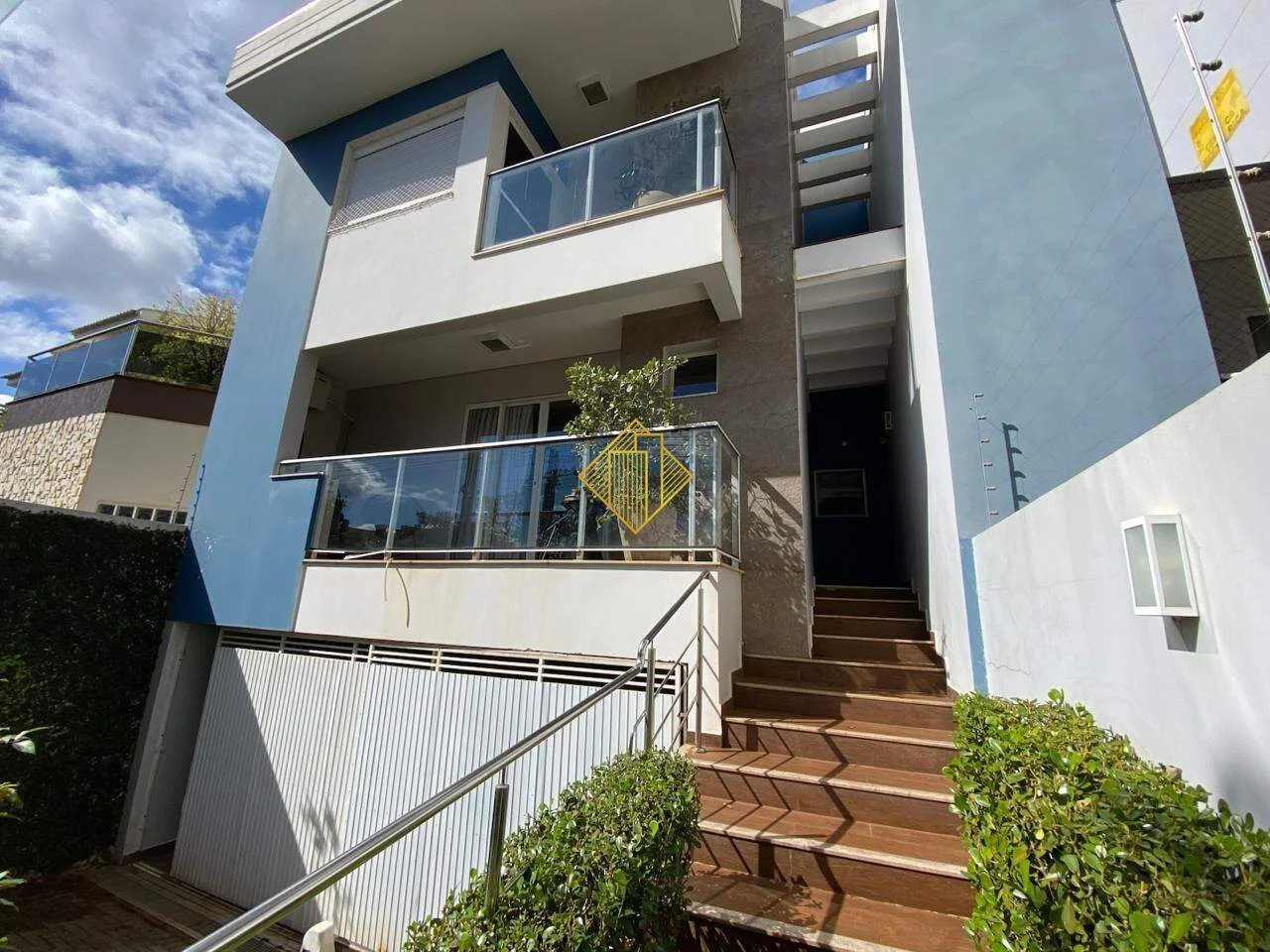 Sobrado à venda, 3 quartos, 1 suíte, 4 vagas, Jardim La Salle - Toledo/PR