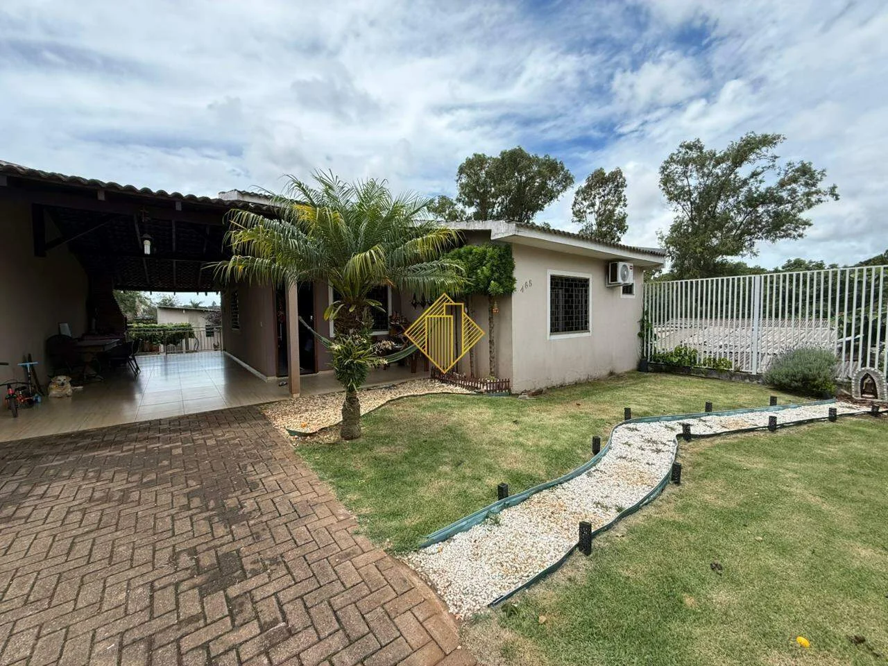 CASA NO BAIRRO CLAUDETE COM EXCELENTE SOBRA DE TERRENO