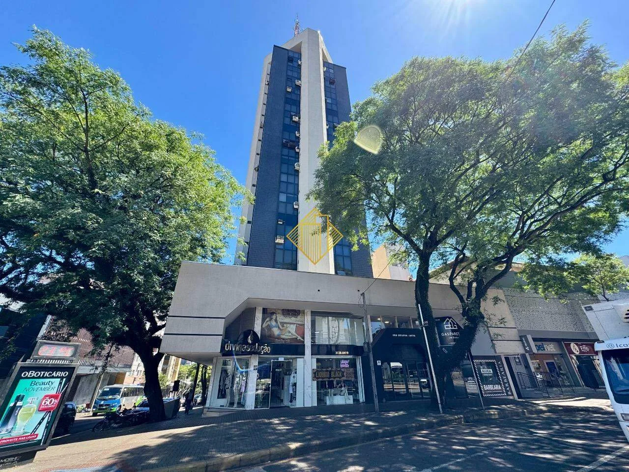 Sala comercial semi mobiliada em excelente localização central