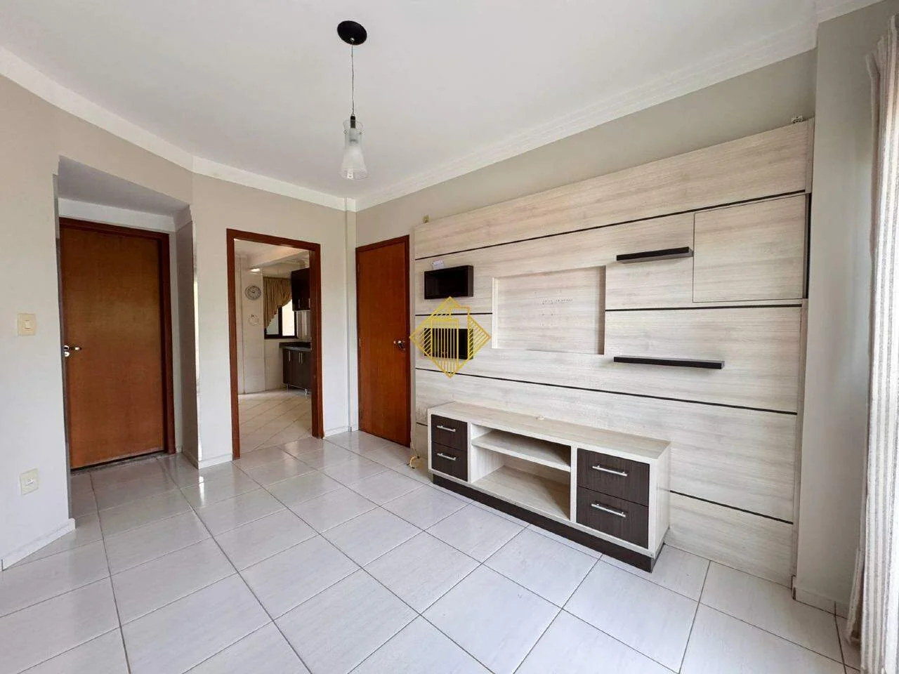 APARTAMENTO SEMIMOBILIADO NA VILA BECKER EM TOLEDO - PARANÁ