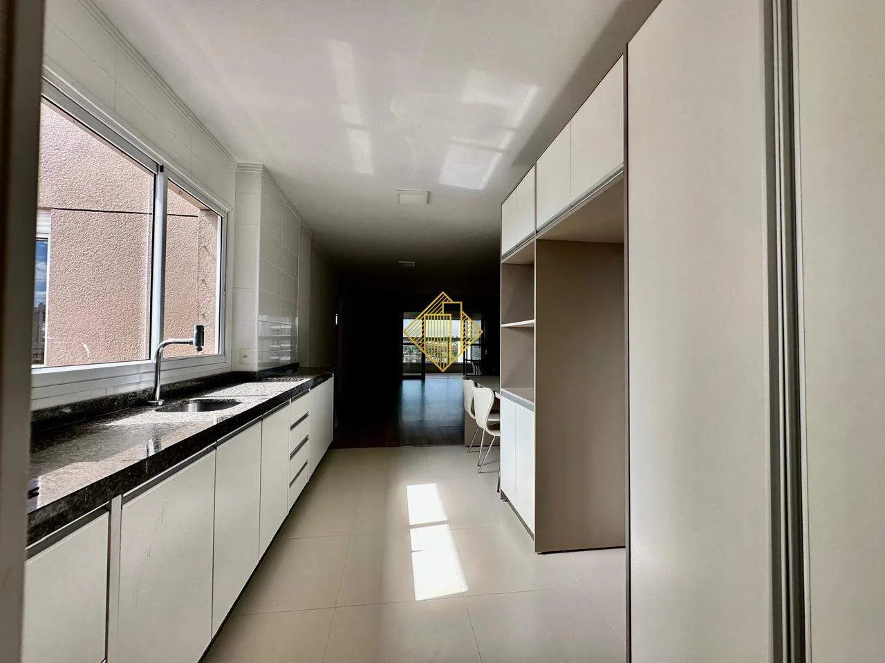 Apartamento semi mobiliado 03 suites duas vagas lazer completo centro Cascavel Pr