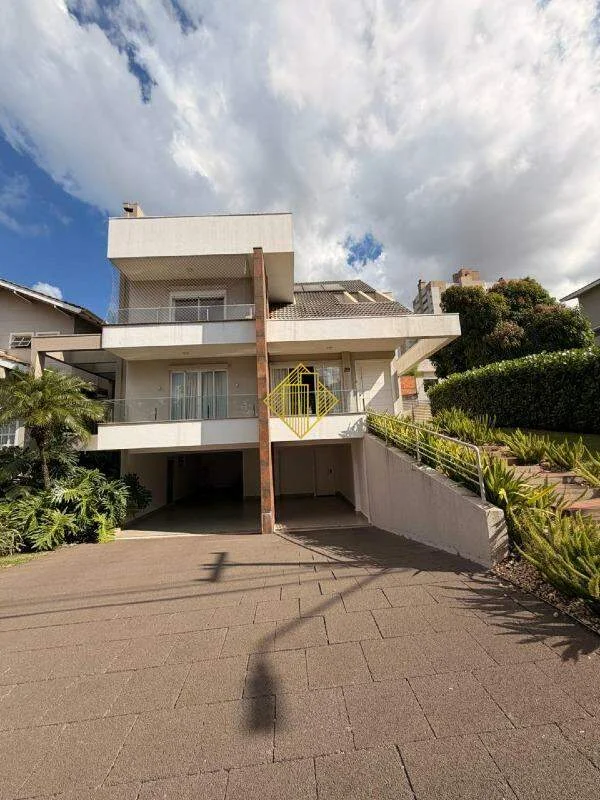 Sobrado Residencial à Venda - Cascavel/PR, Bairro Country | 600m² Internos, 600m² de Terreno
