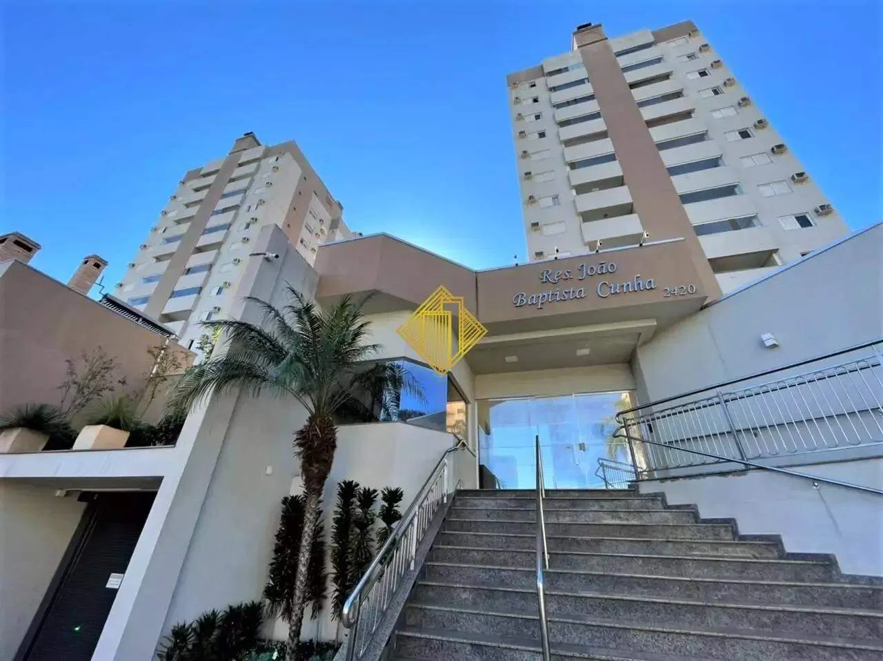 Apartamento Exclusivo com 2 Quartos, 1 Suíte e 2 Vagas no Centro de Cascavel – Financiamento Aceito