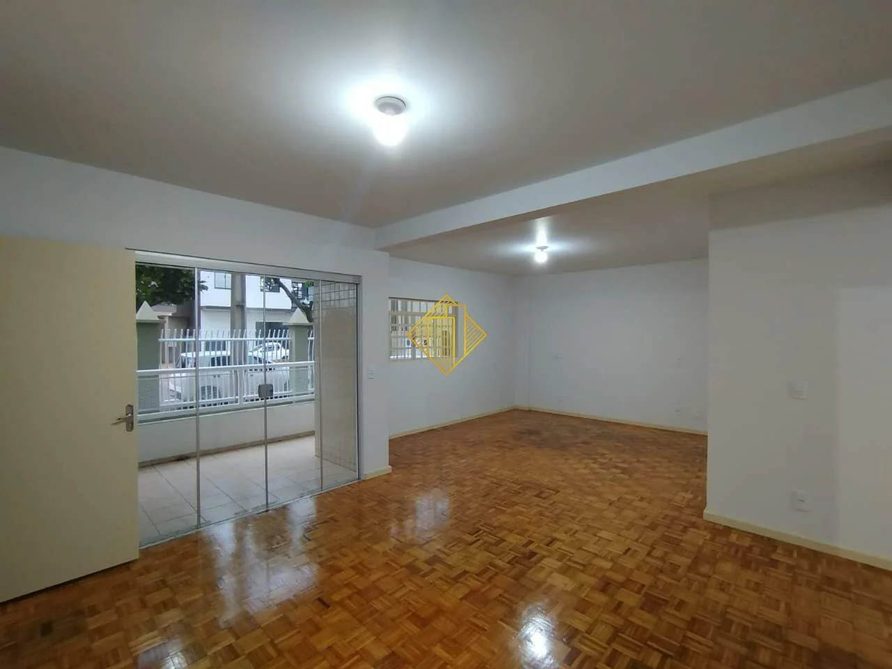 APARTAMENTO TÉRREO PARA LOCAÇÃO COM 1 SUÍTE MAIS 02 QUARTOS VILA INDUSTRIAL EM TOLEDO - PARANÁ