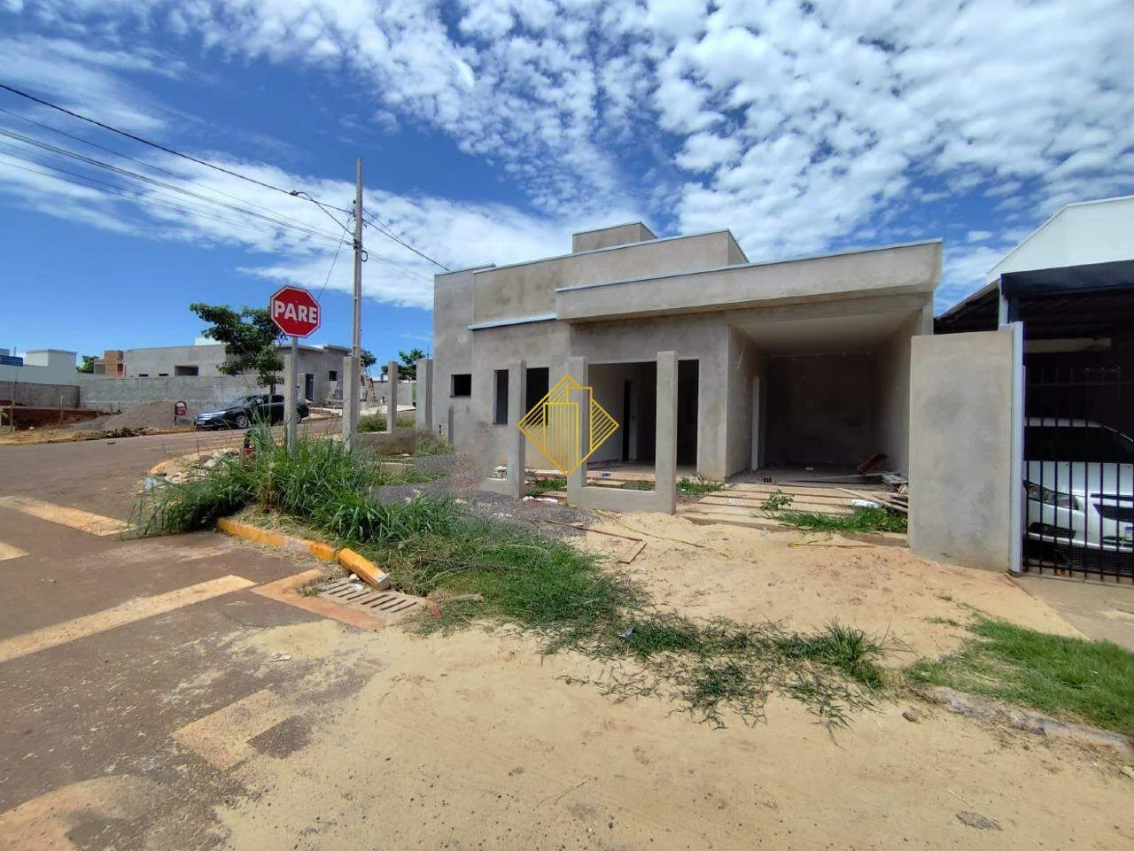 * CASA DE ESQUINA SUITE E 2 QUARTOS, SOBRA DE TERRENO E COM ÓTIMO ACABAMENTO NA VILA PIONEIRA - TOLEDO/PR *