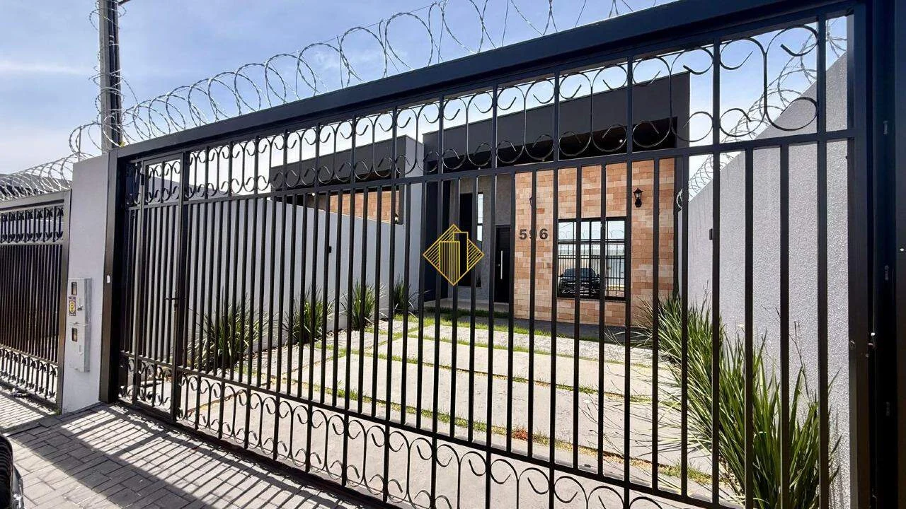 Casa de 1 suíte + 2 quartos - COM SOBRA DE TERRENO