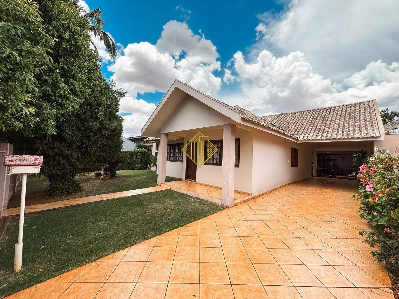 Casa à venda, 3 quartos, 1 suíte, 4 vagas, Jardim Gisela - Toledo/PR
