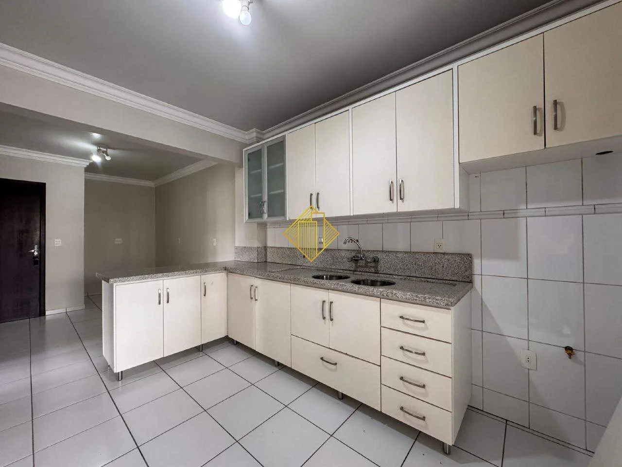 APARTAMENTO PROXIMO AO LAGO MUNICIPAL COM ELEVADOR EM TOLEDO-PARANÁ